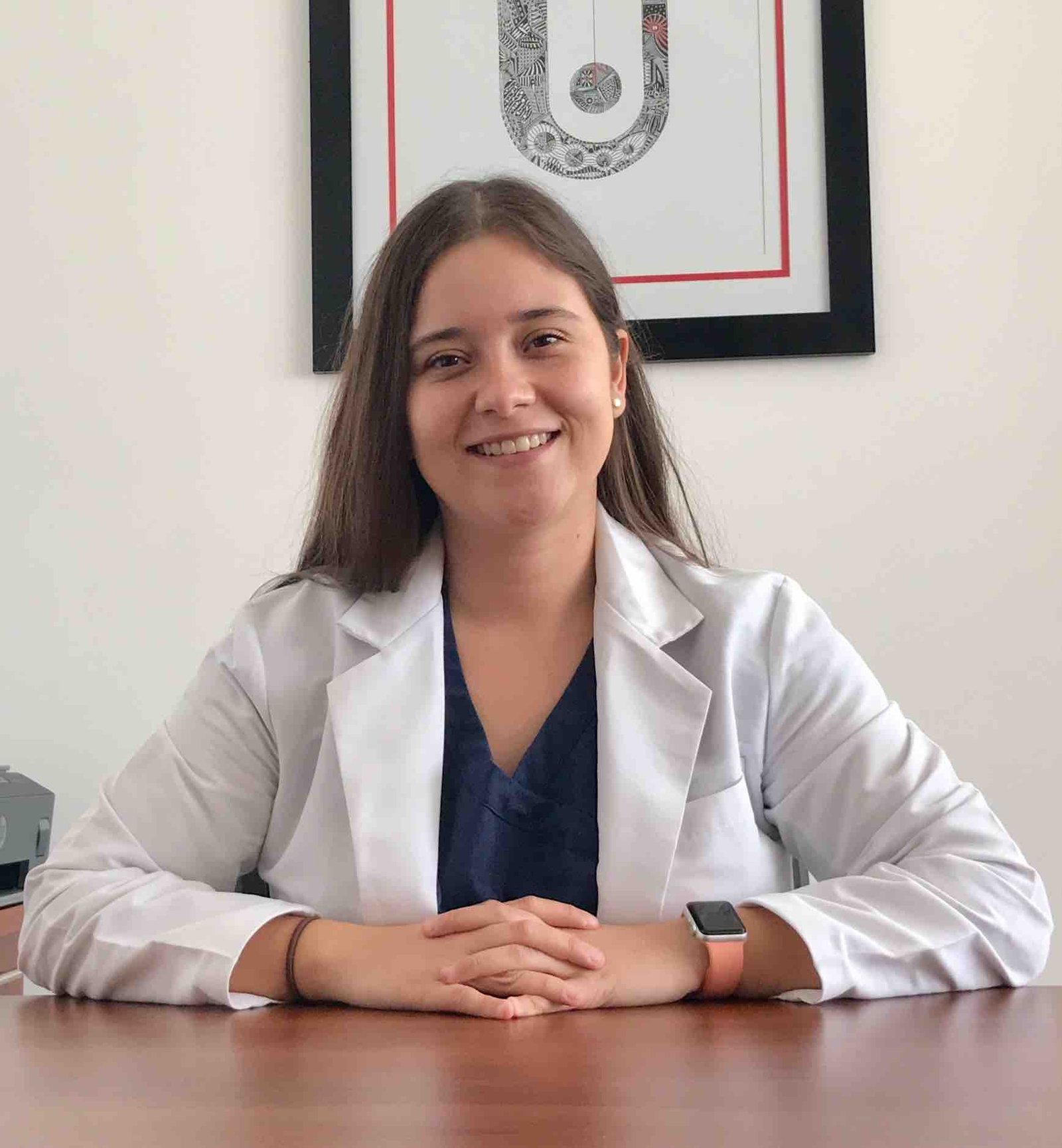 Mariana González Aboytes, licenciada en Nutrición, en su consultorio